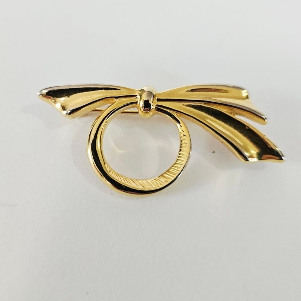 Vintage Signed Napier Bow Wreath Polished Gold Tone Openwork Subtle Pin Brooch